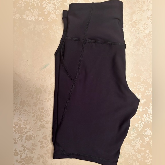 Old Navy Active XL (14-16) Black Powersoft Biker Shorts for Girls - Picture 2 of 2